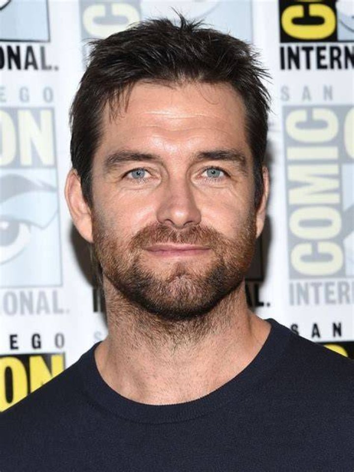 Antony Starr ( acteur néozélandais né le 25 octobre 1975 série