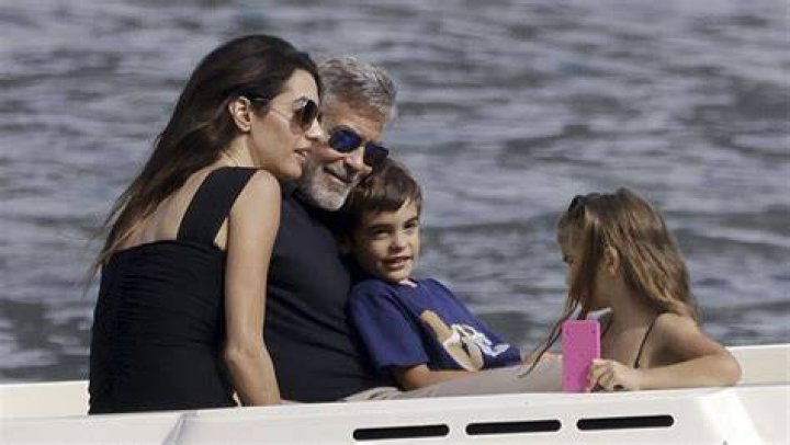 Clooney diz que filhos g&ecirc;meos de 6 anos batem cabe&ccedil;a e s&atilde;o