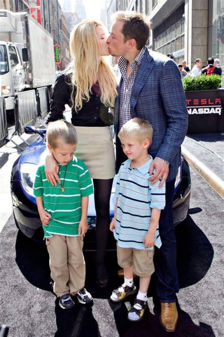 Familienknall beim TeslaChef TransTochter von Elon Musk bricht