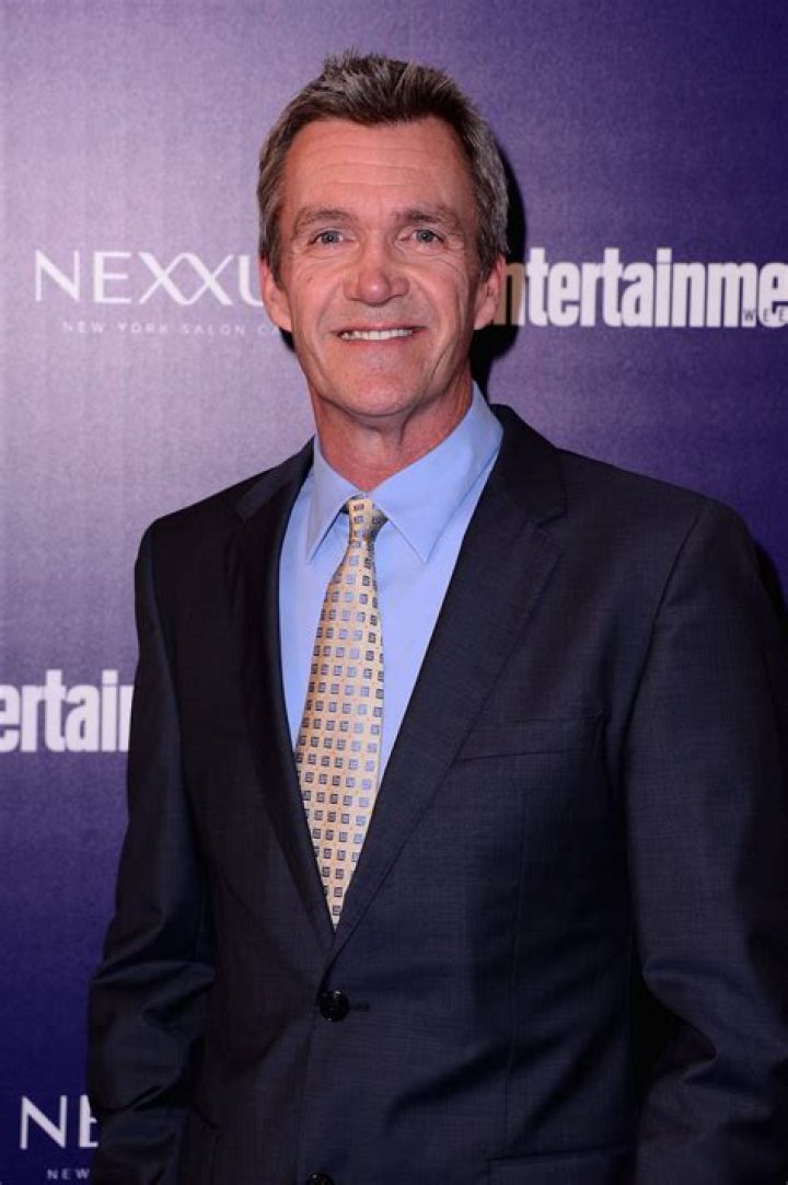 Neil Flynn 2024 dating, net worth, tattoos, smoking & body facts Taddlr