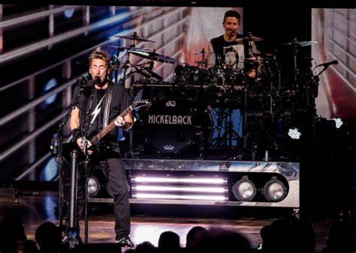 Nickelback's Chad Kroeger Avril wants 'unique' wedding