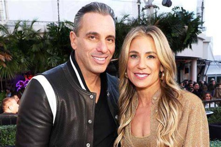 Sebastian Maniscalco Wife, Lana Gomez Wiki, Parents, Education, Net
